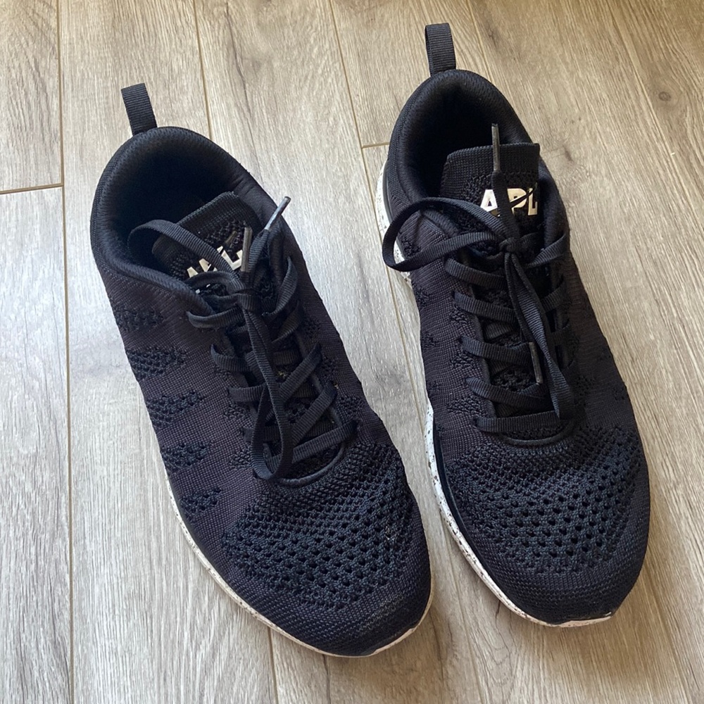 APL WOMENS SHOE size 11 black